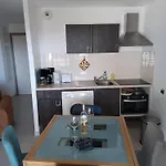 Rdc Avec Terrasse Et Parking Prive * אגדה
