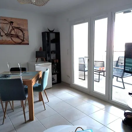 Rdc Avec Terrasse Et Parking Prive Apartment