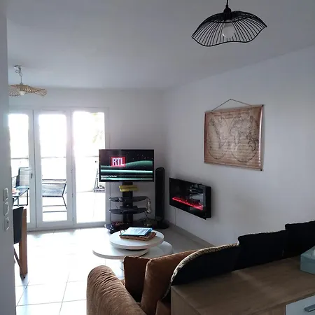 Apartment Rdc Avec Terrasse Et Parking Prive *