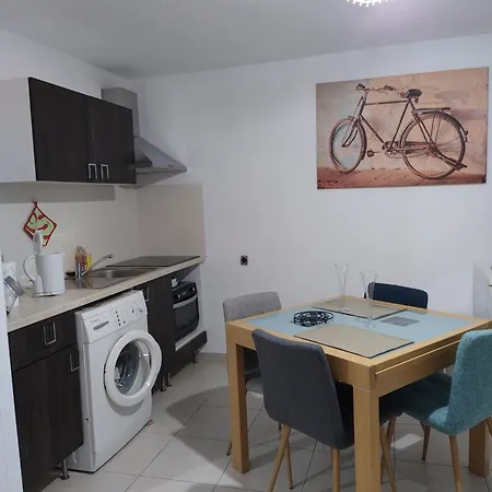 Rdc Avec Terrasse Et Parking Prive * Agde