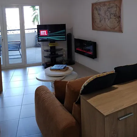 Rdc Avec Terrasse Et Parking Prive דירה *